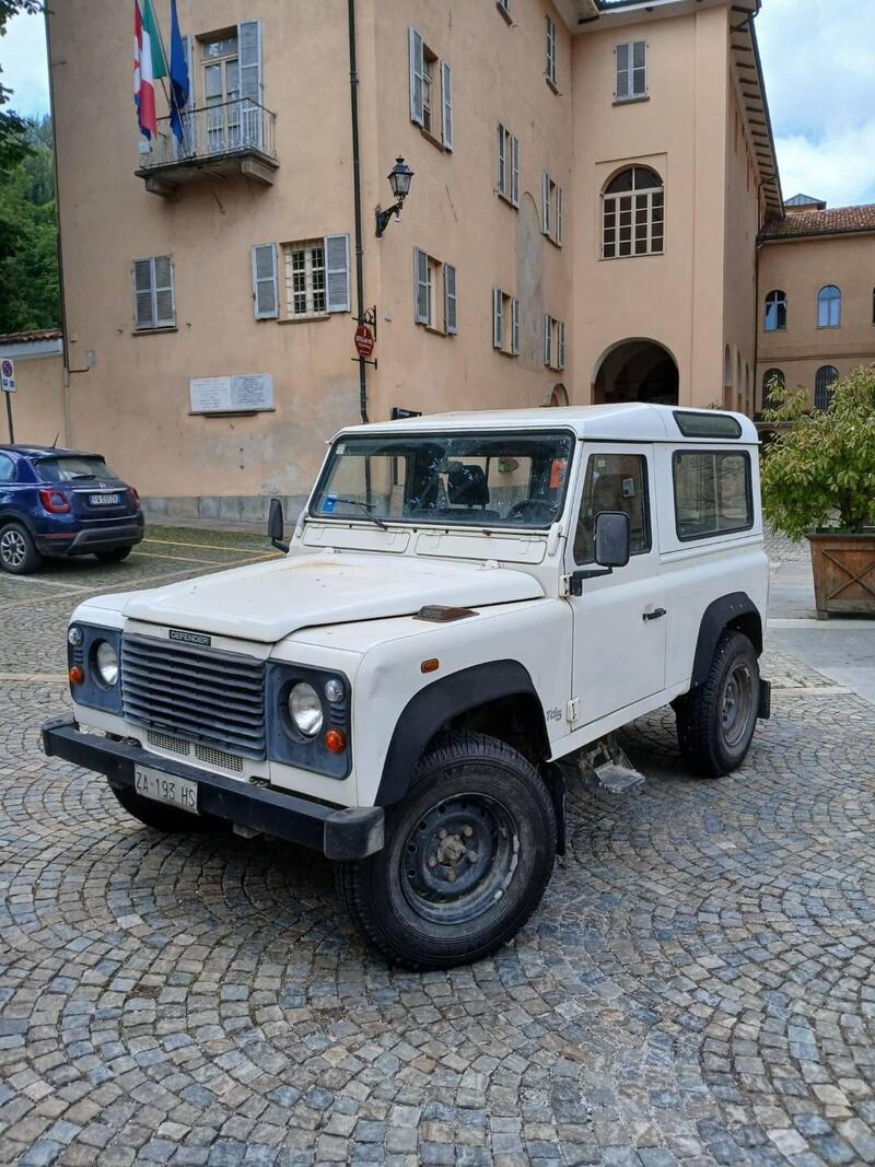 Land Rover Defender 90 2.5 Td5 Station Wagon  del 1999 usata a Dogliani